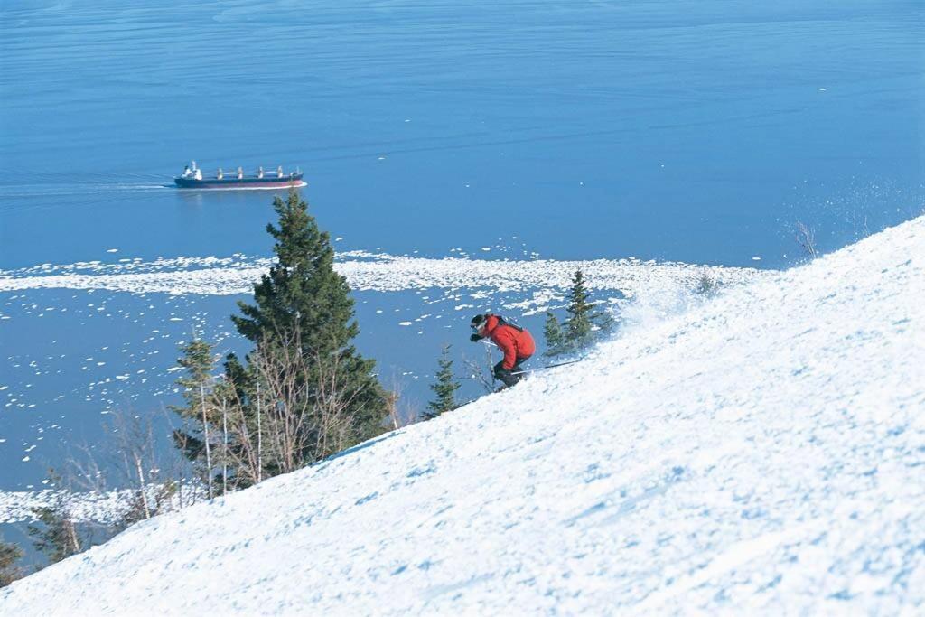 L'Auberge Sainte-Anne - Ski, Spa Et Basilique Villa ภายนอก รูปภาพ